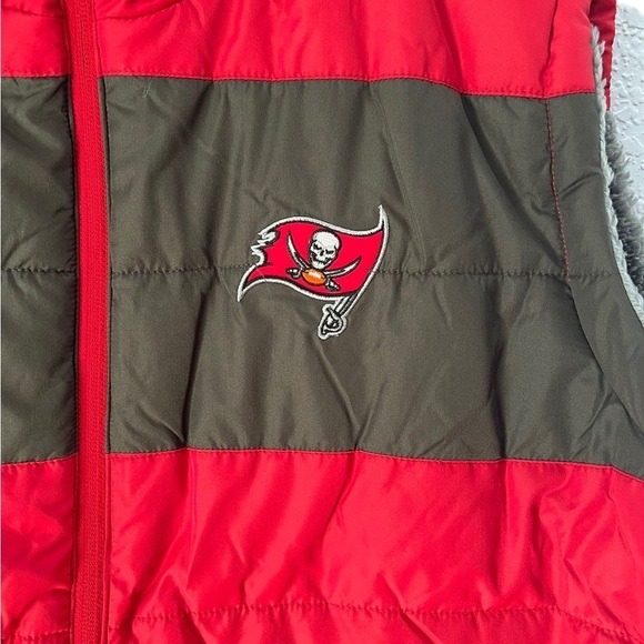 37. NWT Tamp Bay Buccaneers Women’s Reversible Full-Zip Vest - Picture 3 of 9